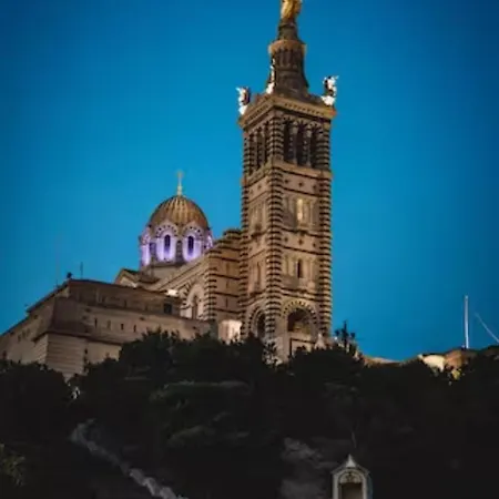 Vieux-port Vue Basilique Notre-dame Апартаменты *